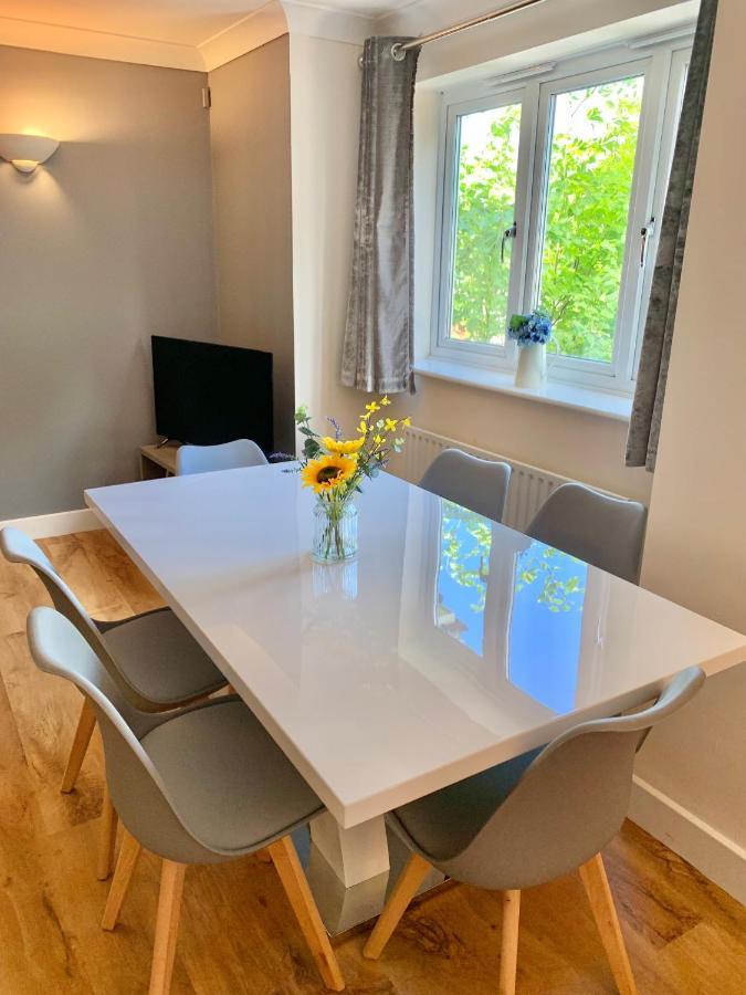An Entire 2Beds, 2Bathrooms, Free Wifi, Free Parking, Risinghurst, Oxford Bagian luar foto